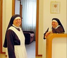 Siostry franciszkanki z domu pielgrzyma CASA SAN FRANCESCO w Cecchina di Albano Laziale Siostry franciszkanki z domu pielgrzyma CASA SAN FRANCESCO